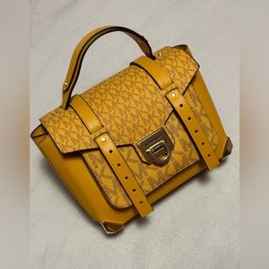 Michael Kors (Manhattan Medium Leather and Logo Satchel)
